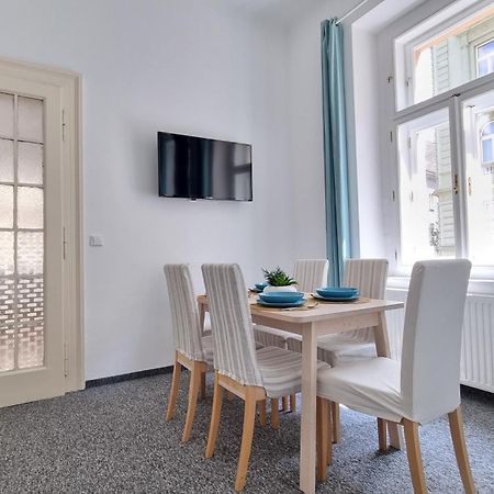 Finnem Rentals Tyrsova Πράγα Εξωτερικό φωτογραφία