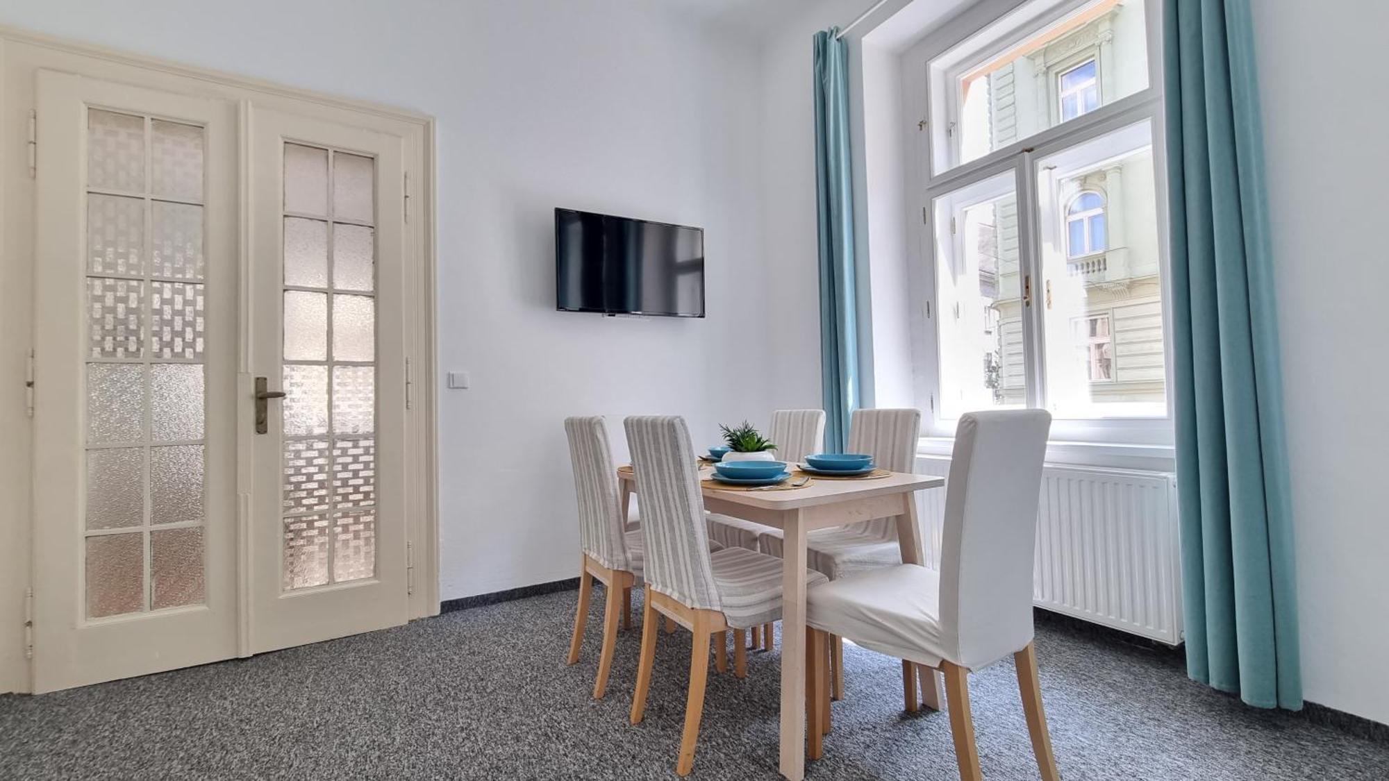 Finnem Rentals Tyrsova Πράγα Εξωτερικό φωτογραφία