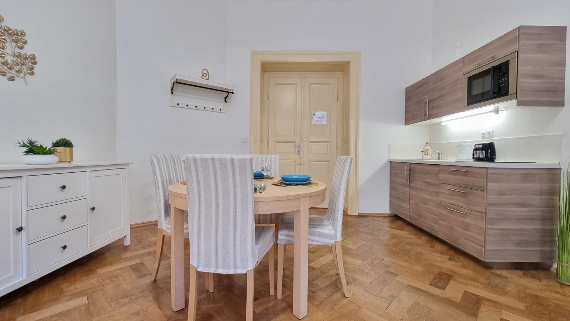 Finnem Rentals Tyrsova Πράγα Εξωτερικό φωτογραφία