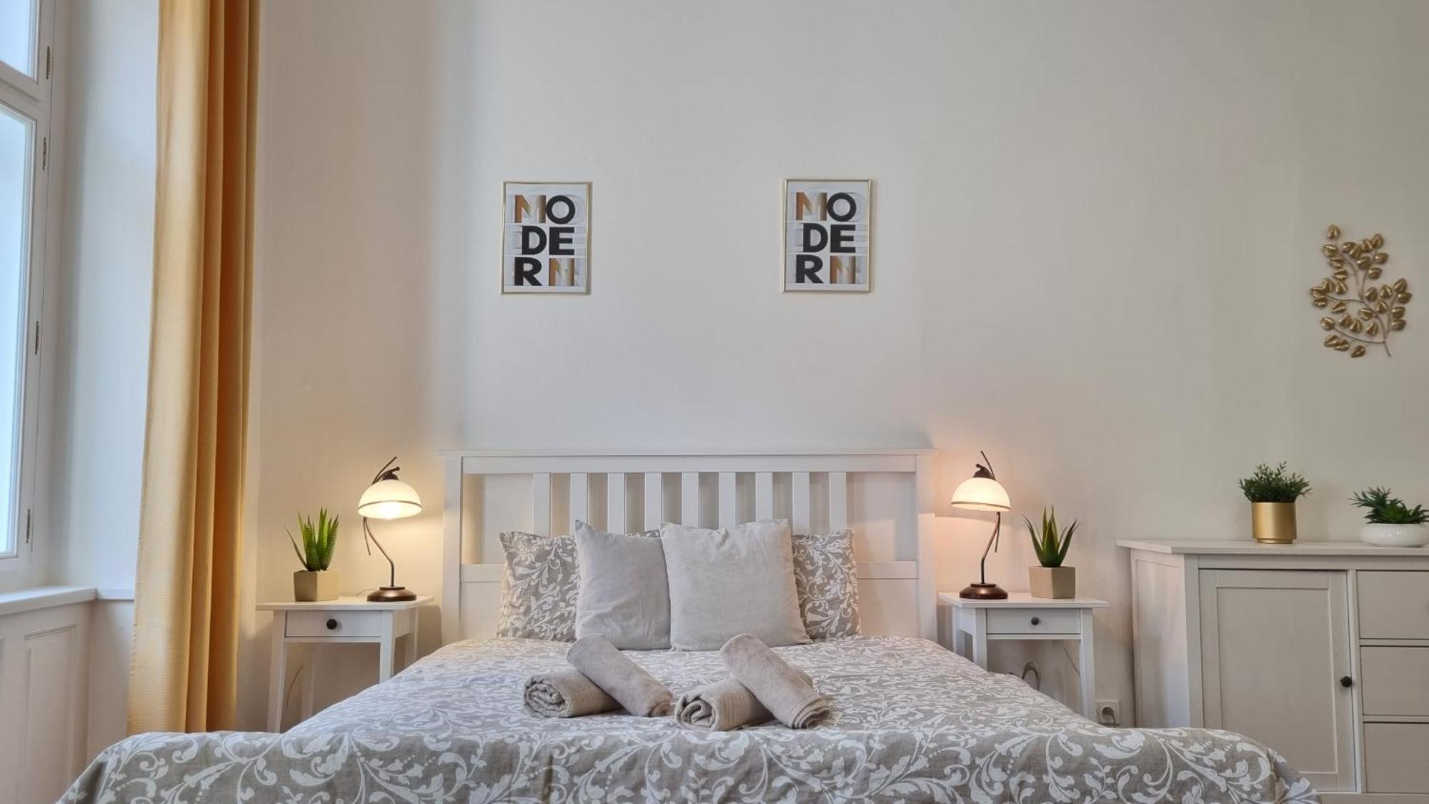 Finnem Rentals Tyrsova Πράγα Εξωτερικό φωτογραφία